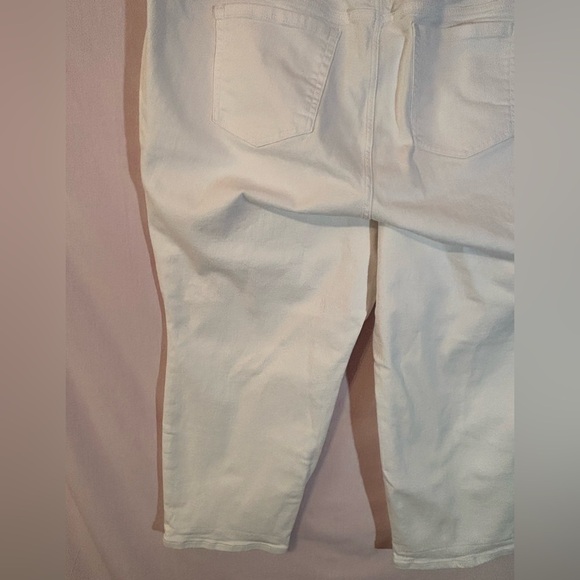 Torrid White Vintage stretch Crop Jeans - Picture 7 of 15